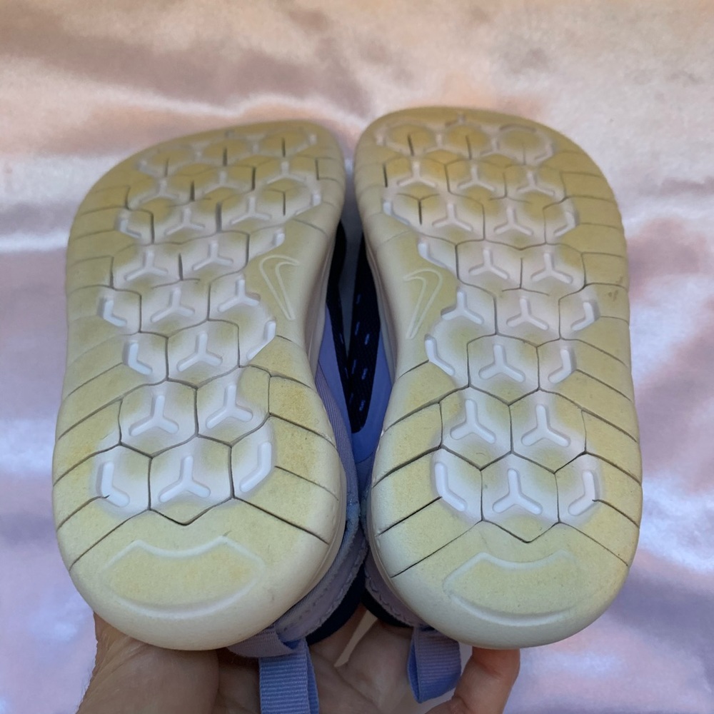 Nike Free Run Toddler Size 9C Velcro Style Sneaker - Picture 3 of 8
